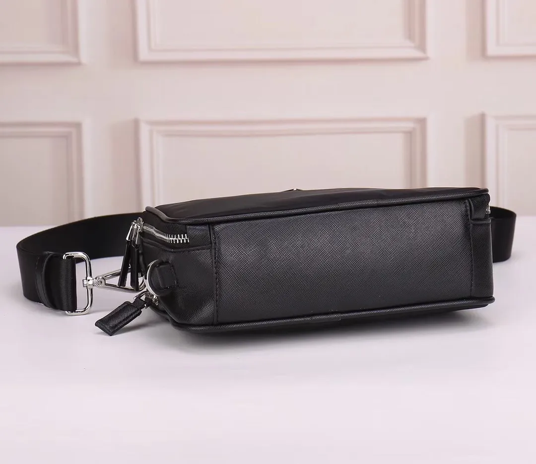 【2026】【PRADA 公式旗艦店】プラダ  斜めがけバッグ 当日出荷 好評に付き再入荷！22*16*8CM