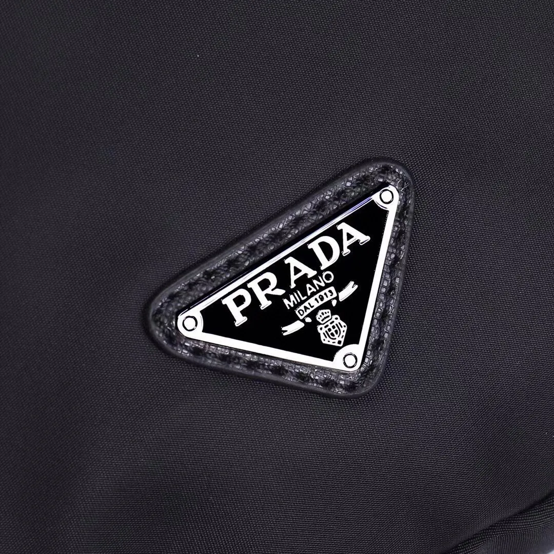 【2026】【PRADA 公式旗艦店】プラダ  胸ポケット 当日出荷 好評に付き再入荷！26.5/37.5CM