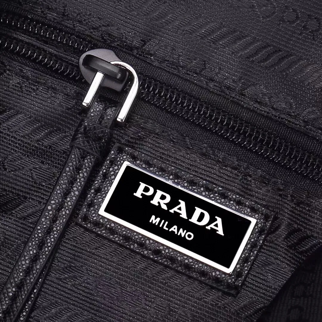 【2026】【PRADA 公式旗艦店】プラダ  胸ポケット 当日出荷 好評に付き再入荷！26.5/37.5CM
