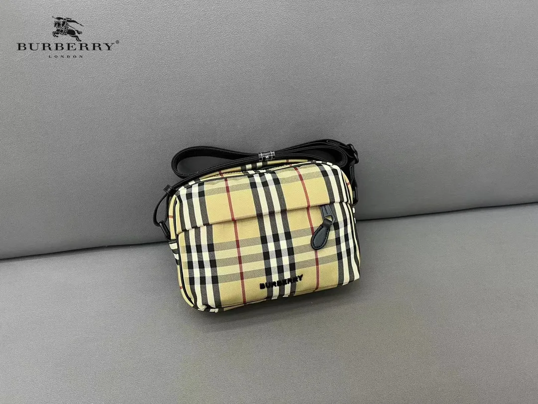 【2026】【BURBERRY 公式旗艦店】バーバリー  斜めがけバッグ 当日出荷 好評に付き再入荷！23*16CM