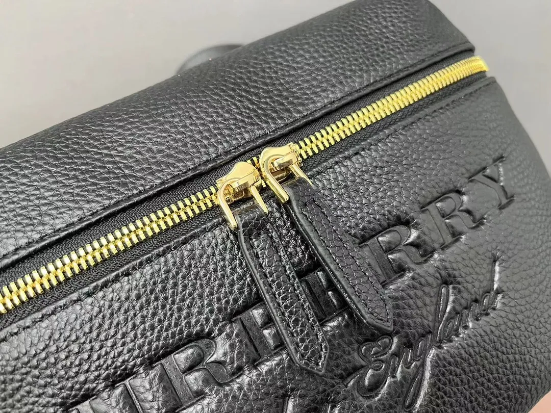 【2026】【BURBERRY 公式旗艦店】バーバリー 胸ポケット  当日出荷 好評に付き再入荷！28*19CM