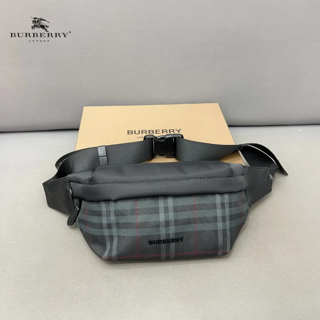 【2026】【BURBERRY 公式旗艦店】バーバリー 胸ポケット  当日出荷 好評に付き再入荷！30*14CM