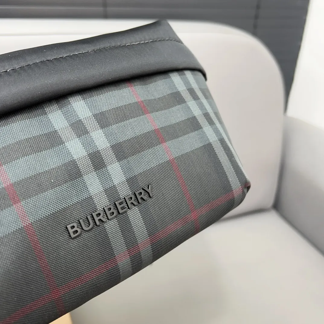 【2026】【BURBERRY 公式旗艦店】バーバリー 胸ポケット  当日出荷 好評に付き再入荷！30*14CM