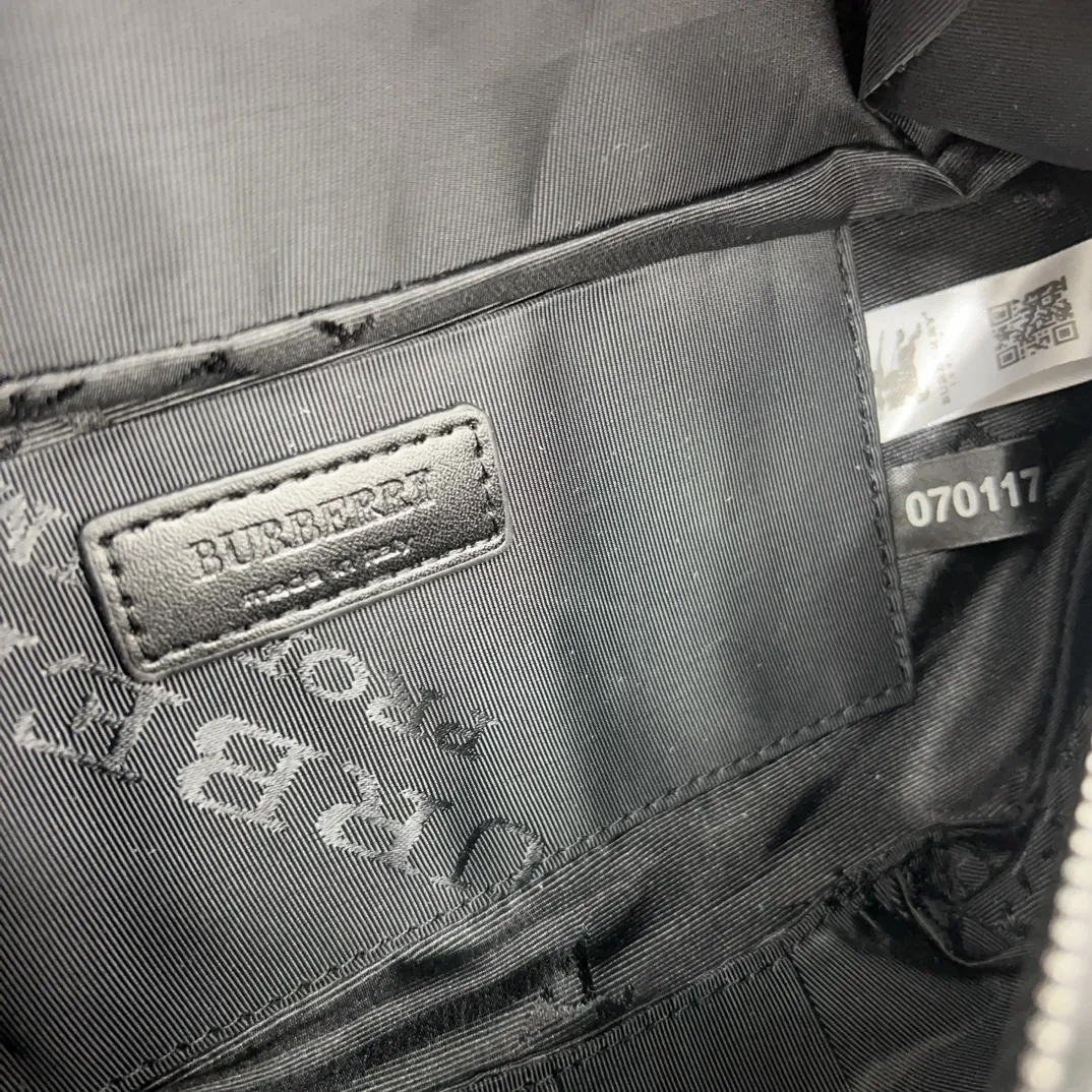 【2026】【BURBERRY 公式旗艦店】バーバリー 胸ポケット  当日出荷 好評に付き再入荷！30*14CM