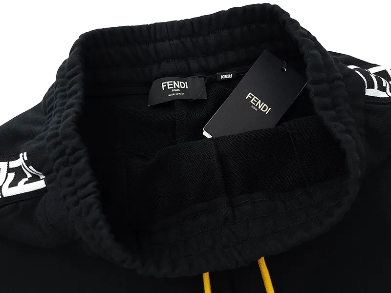【2026】【FENDI  公式旗艦店】フェンディ ショートパンツ  ご好評に付き再入荷！