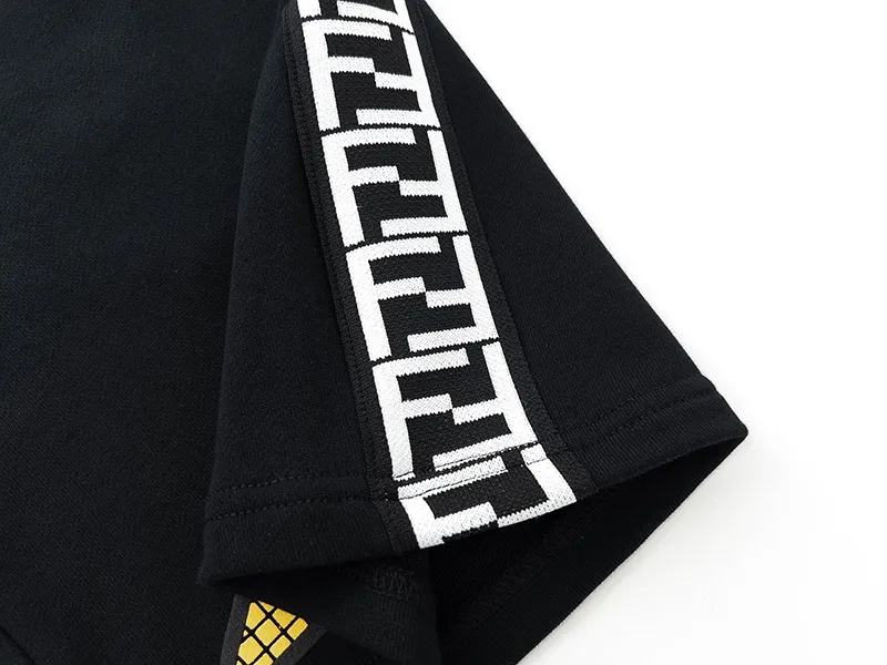 【2026】【FENDI  公式旗艦店】フェンディ ショートパンツ  ご好評に付き再入荷！