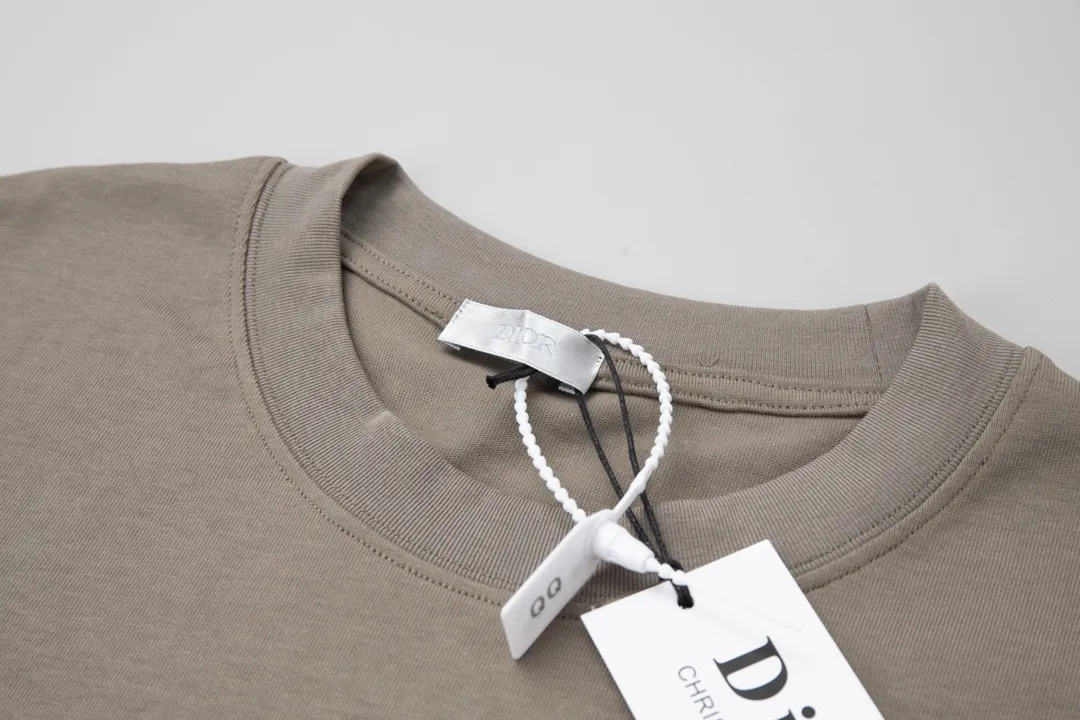 【2026】【DIOR  公式旗艦店】ディオール  Tシャツ ご好評に付き再入荷！