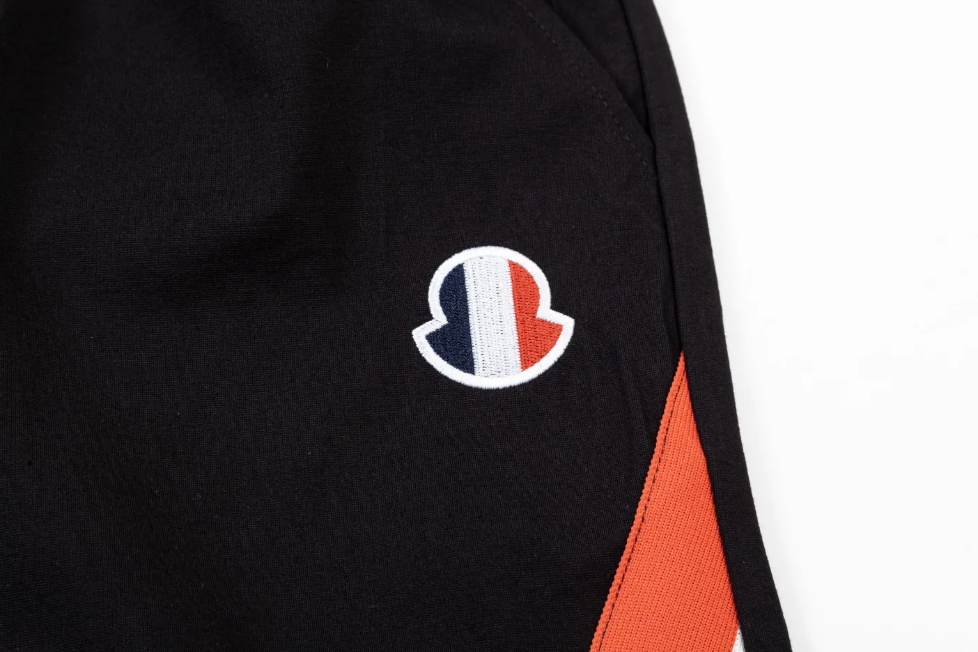 【2026】【MONCLER  公式旗艦店】モンクレール  ショートパンツ  ご好評に付き再入荷！