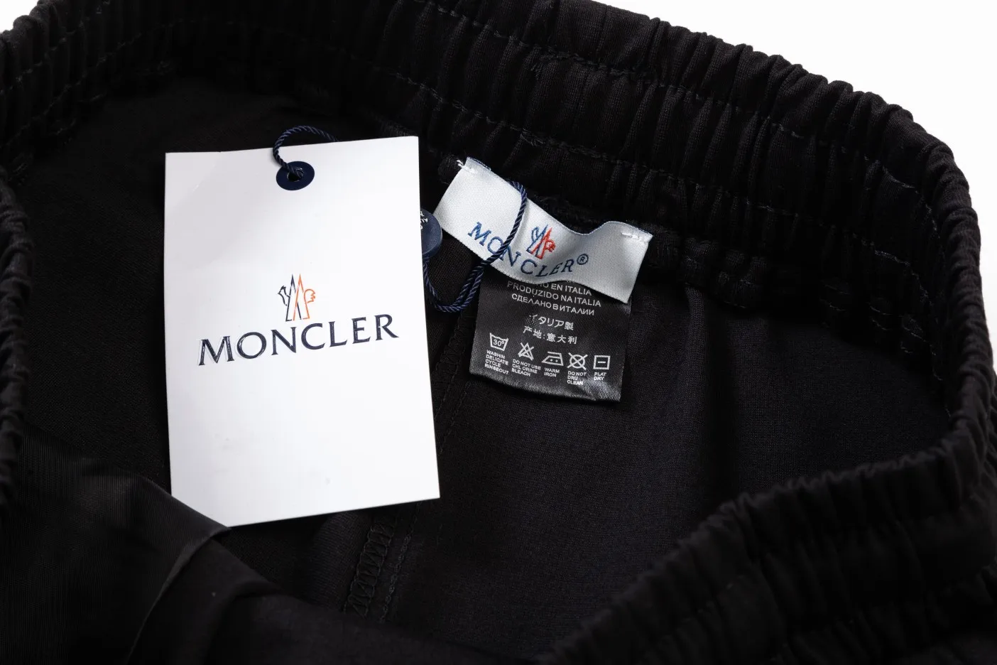 【2026】【MONCLER  公式旗艦店】モンクレール  ショートパンツ  ご好評に付き再入荷！