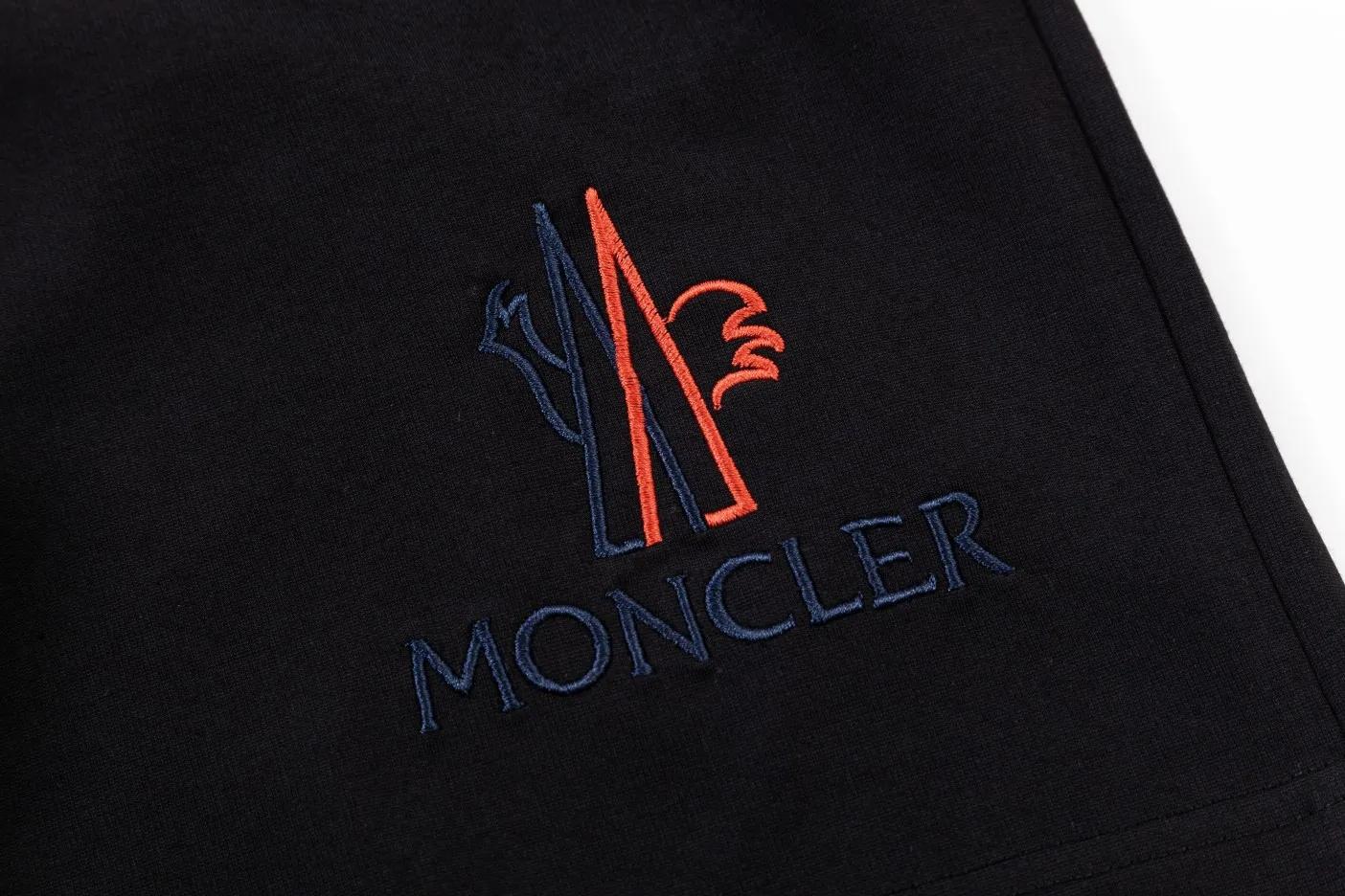 【2026】【MONCLER  公式旗艦店】モンクレール  ショートパンツ  ご好評に付き再入荷！