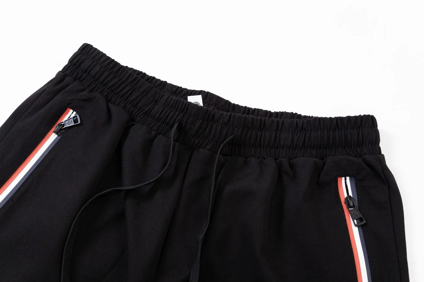 【2026】【MONCLER  公式旗艦店】モンクレール  ショートパンツ  ご好評に付き再入荷！