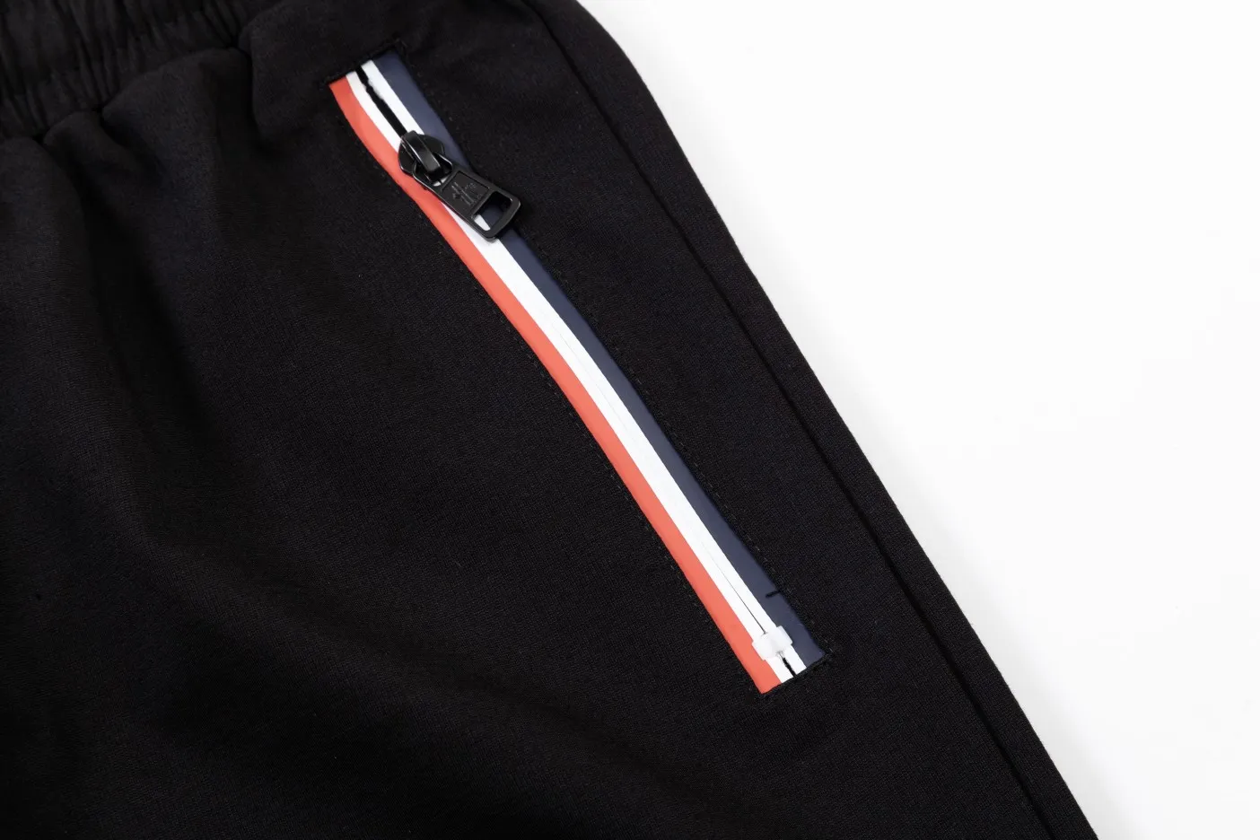 【2026】【MONCLER  公式旗艦店】モンクレール  ショートパンツ  ご好評に付き再入荷！