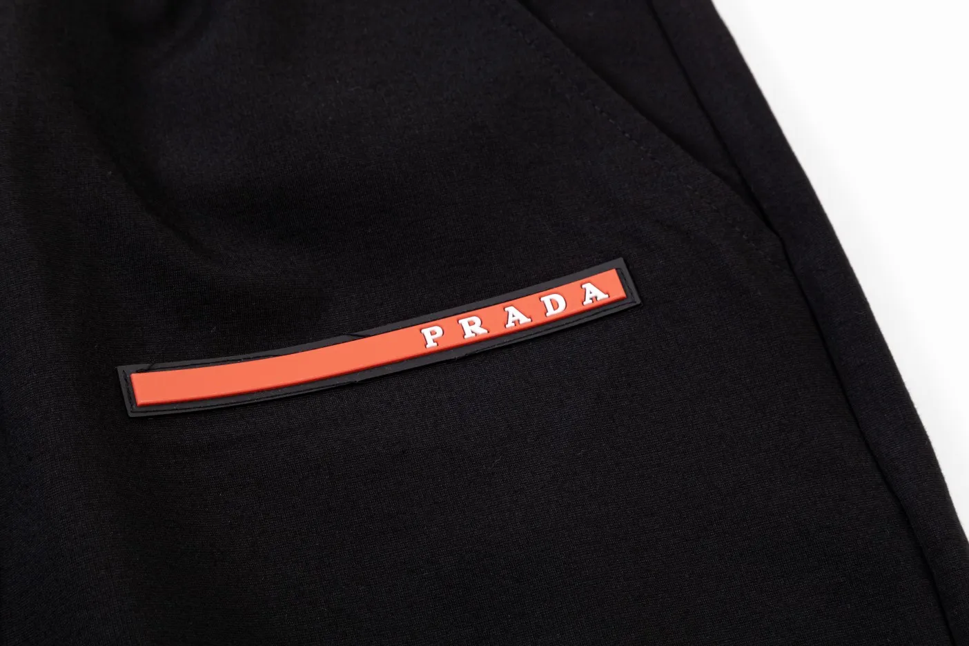 【2026】【PRADA  公式旗艦店】プラダ  ショートパンツ  ご好評に付き再入荷！