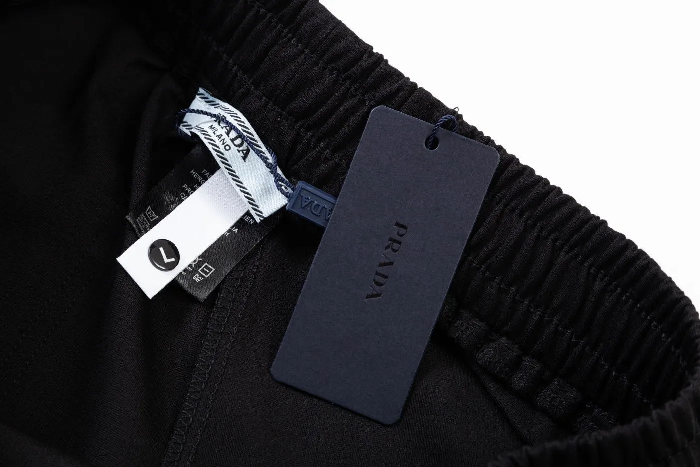 【2026】【PRADA  公式旗艦店】プラダ  ショートパンツ  ご好評に付き再入荷！