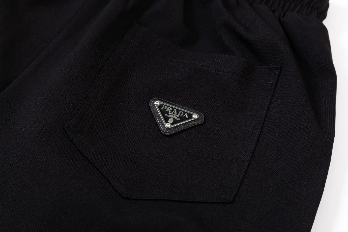 【2026】【PRADA  公式旗艦店】プラダ  ショートパンツ  ご好評に付き再入荷！