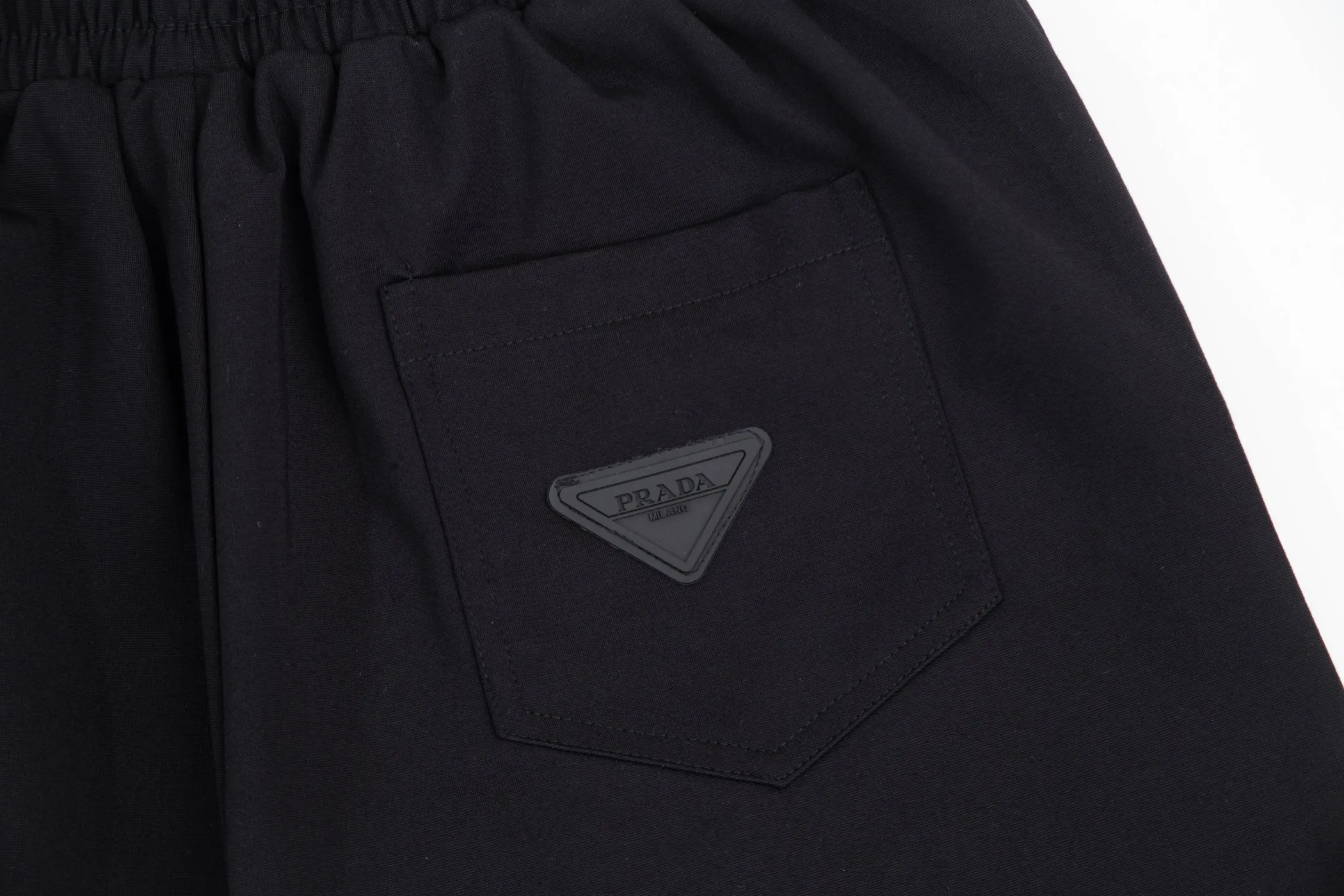 【2026】【PRADA  公式旗艦店】プラダ  ショートパンツ  ご好評に付き再入荷！