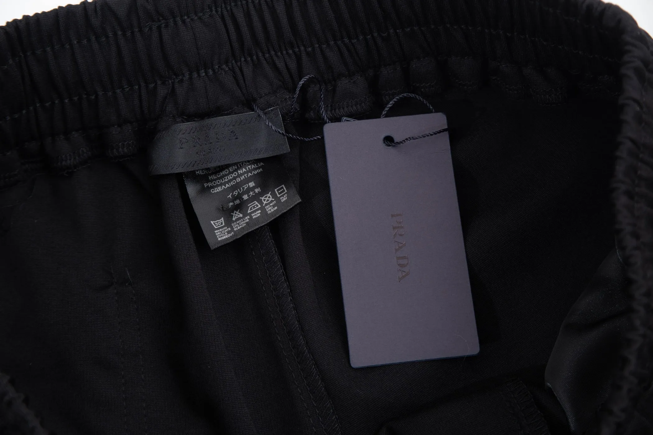 【2026】【PRADA  公式旗艦店】プラダ  ショートパンツ  ご好評に付き再入荷！