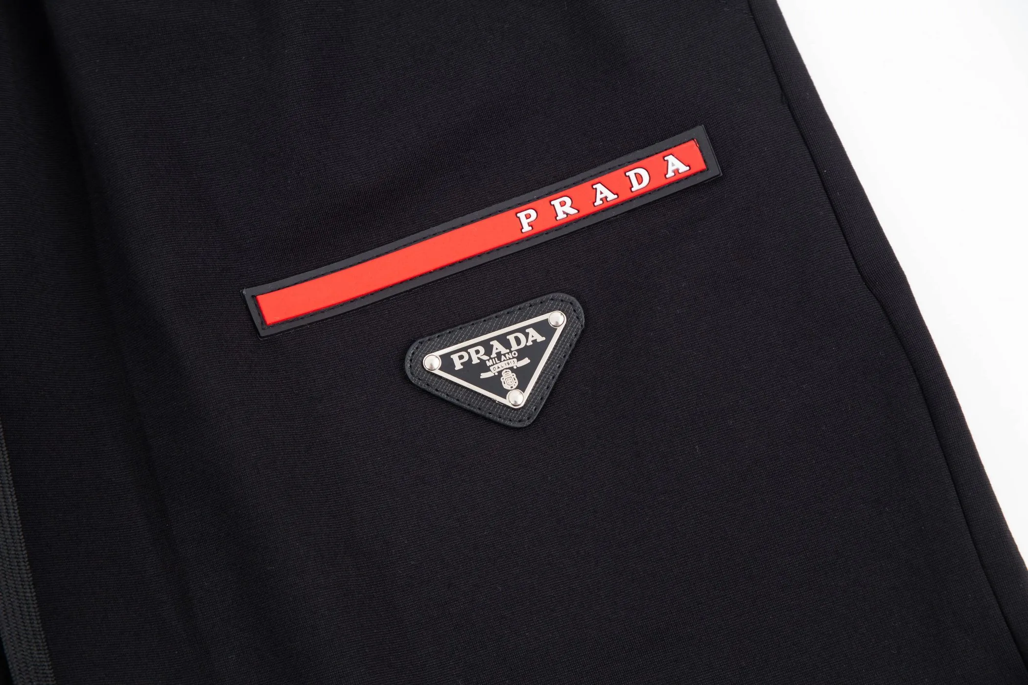 【2026】【PRADA  公式旗艦店】プラダ  ショートパンツ  ご好評に付き再入荷！