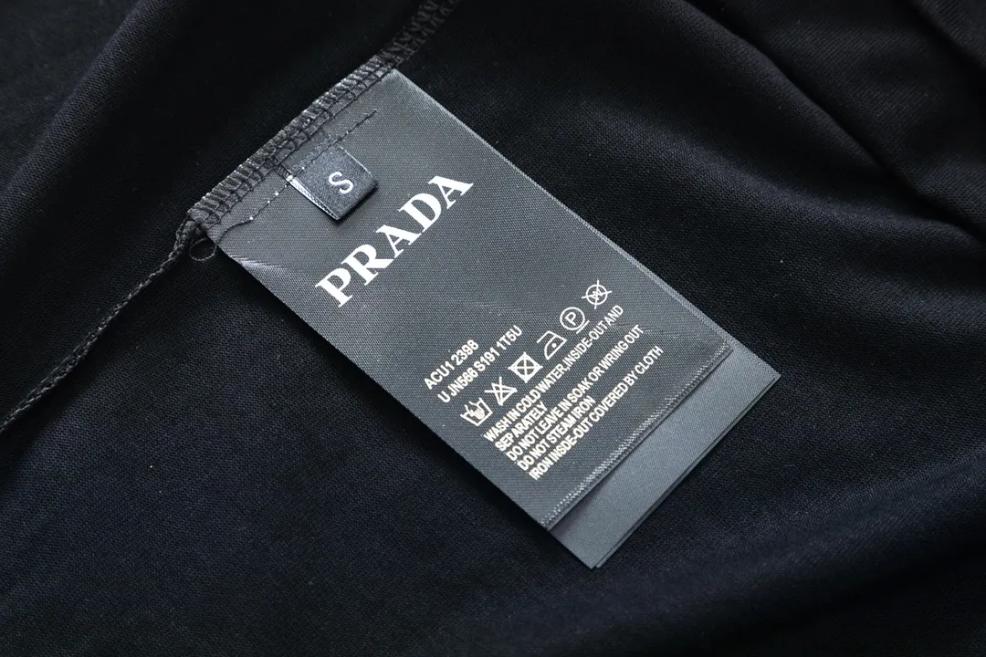 【2026】【PRADA  公式旗艦店】プラダ   Tシャツご好評に付き再入荷！
