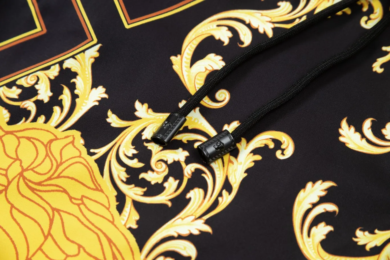 【2026】【VERSACE  公式旗艦店】ヴェルサーチ  ショートパンツ  ご好評に付き再入荷！