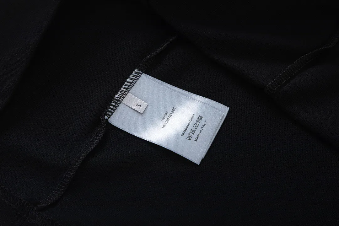 【2026】【DIOR  公式旗艦店】ディオール  Tシャツ ご好評に付き再入荷！