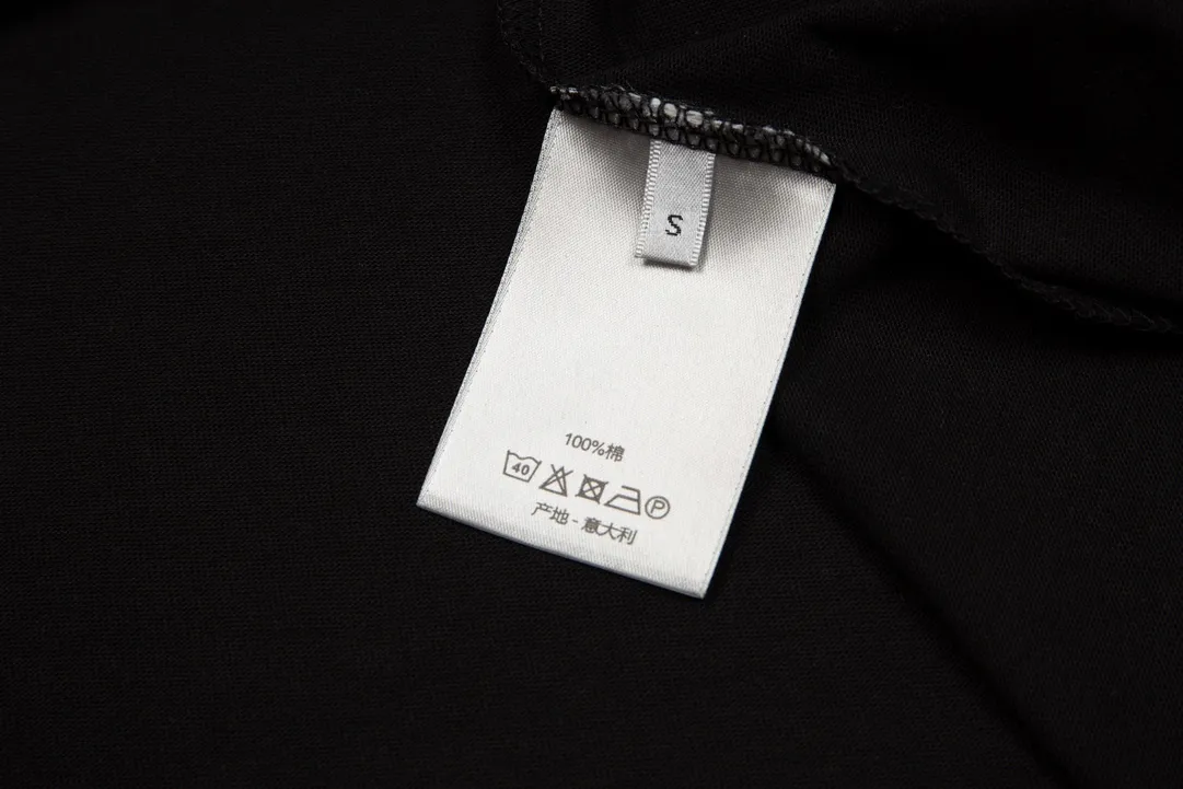 【2026】【DIOR  公式旗艦店】ディオール  Tシャツ ご好評に付き再入荷！