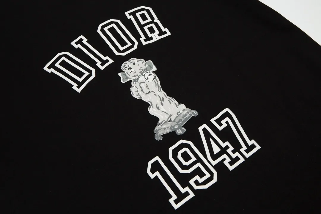 【2026】【DIOR  公式旗艦店】ディオール  Tシャツ ご好評に付き再入荷！