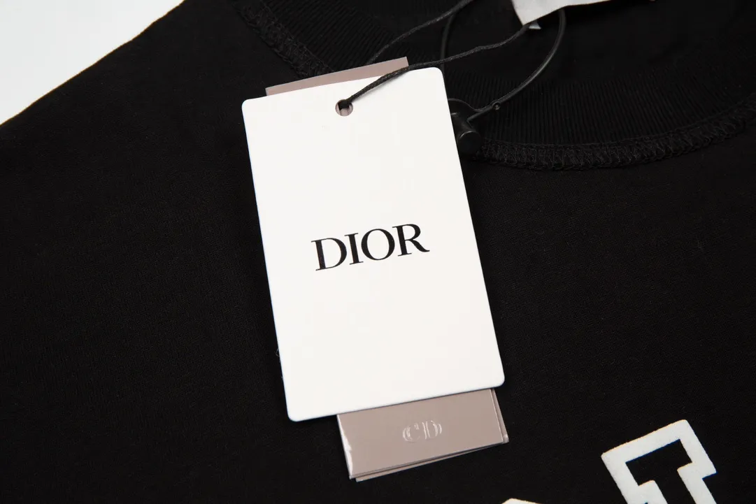 【2026】【DIOR  公式旗艦店】ディオール  Tシャツ ご好評に付き再入荷！