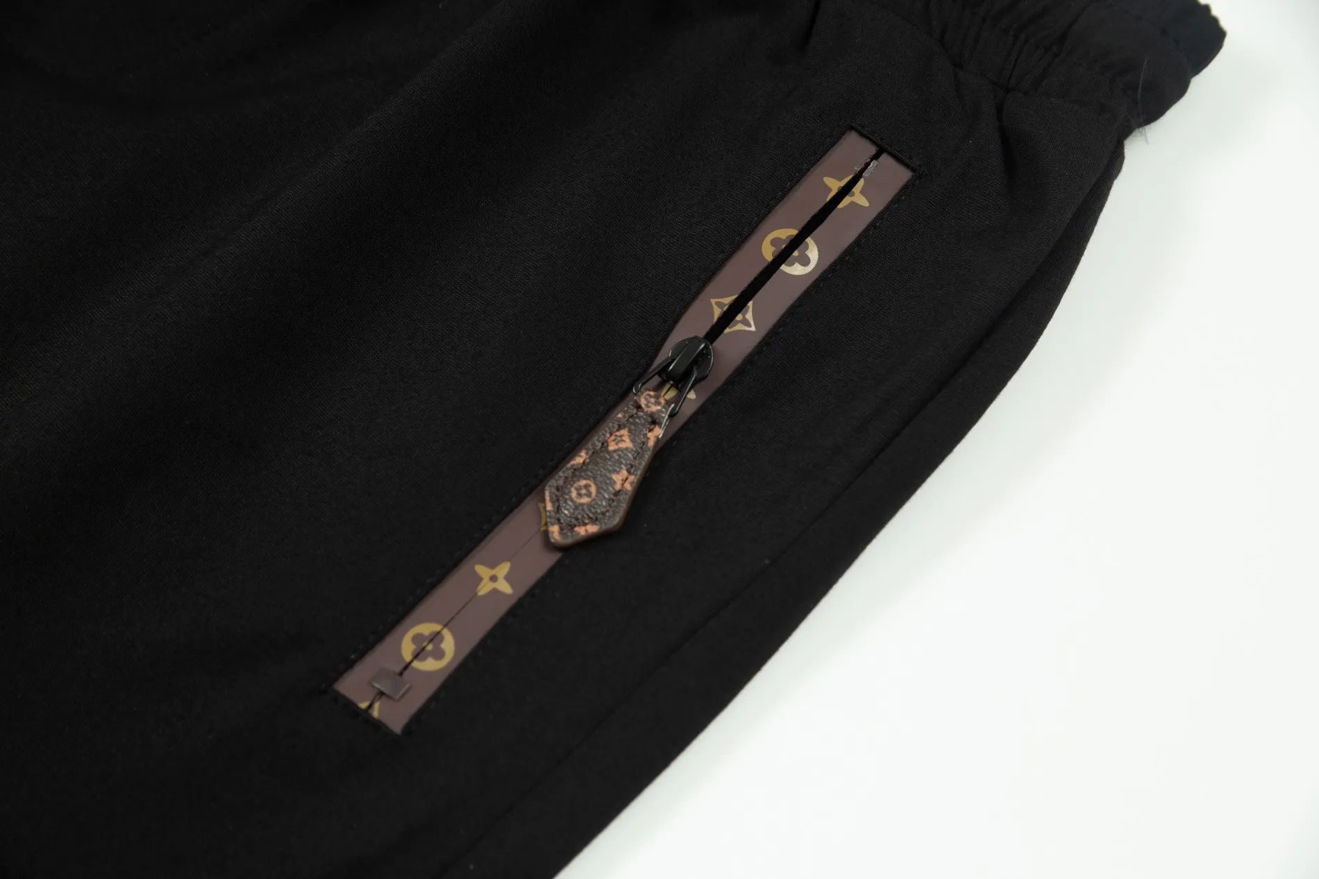 【2026】【LOUIS VUITTON  公式旗艦店】ルイヴィトン   ショートパンツ  ご好評に付き再入荷！