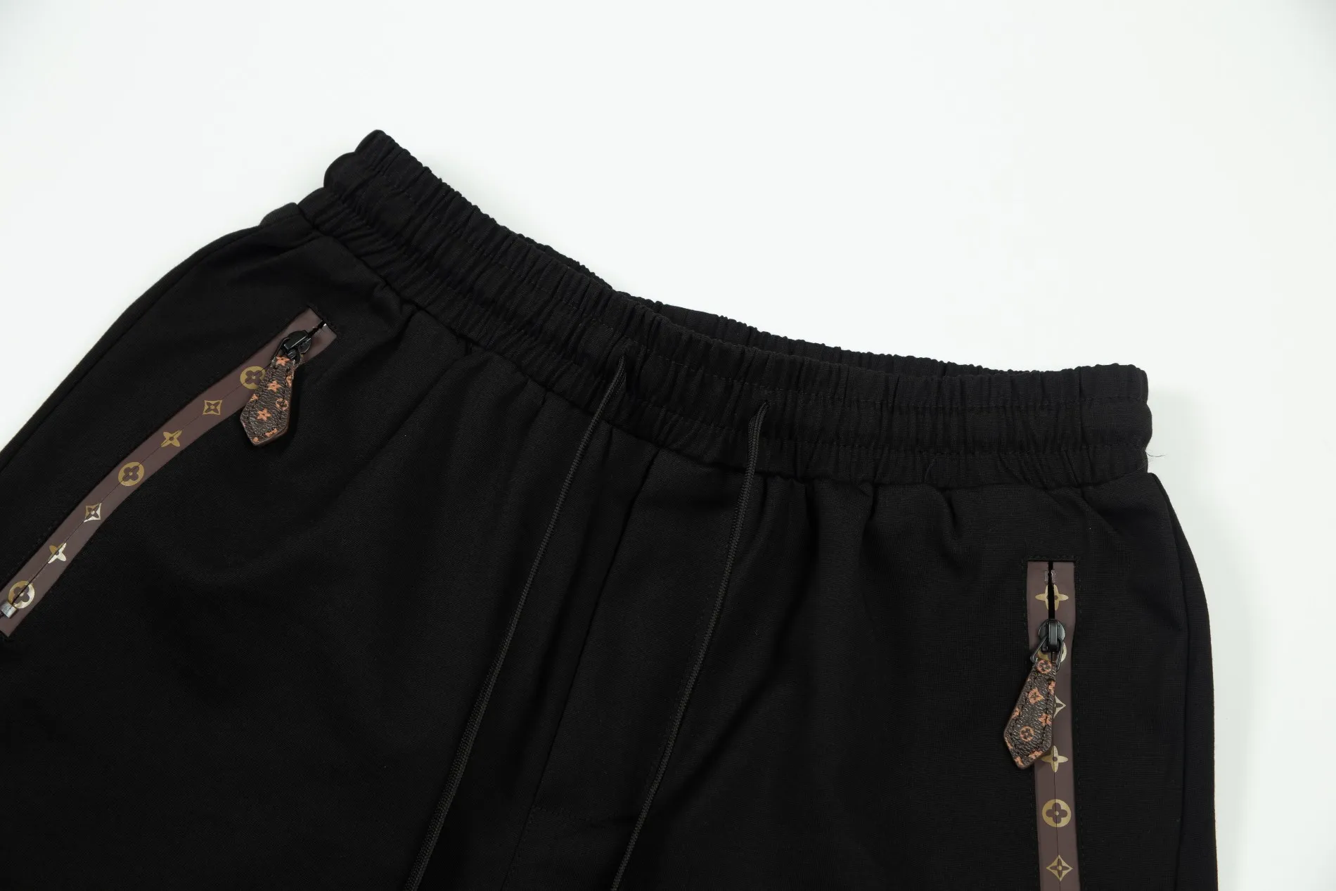 【2026】【LOUIS VUITTON  公式旗艦店】ルイヴィトン   ショートパンツ  ご好評に付き再入荷！
