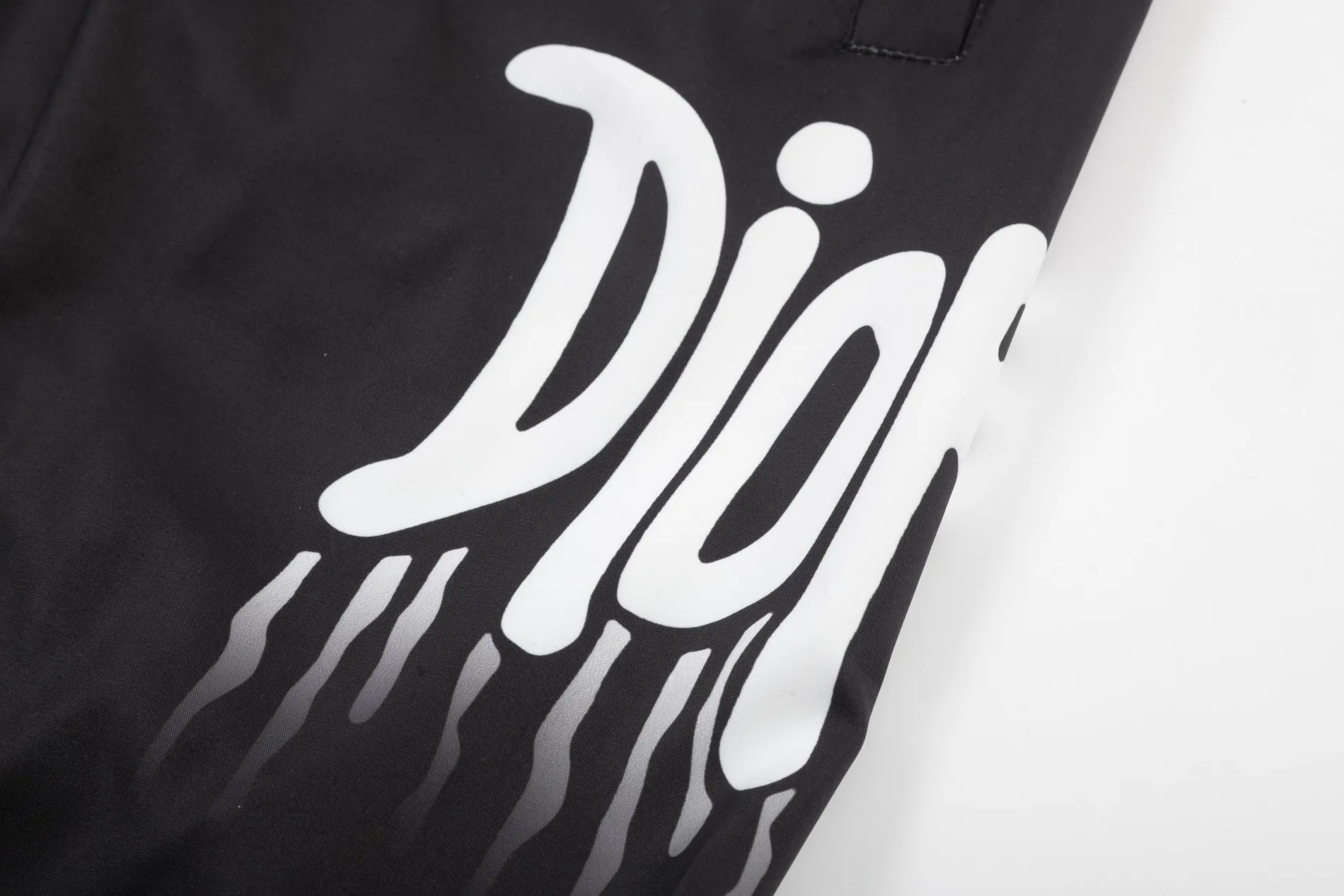 【2026】【DIOR  公式旗艦店】ディオール   ショートパンツ  ご好評に付き再入荷！