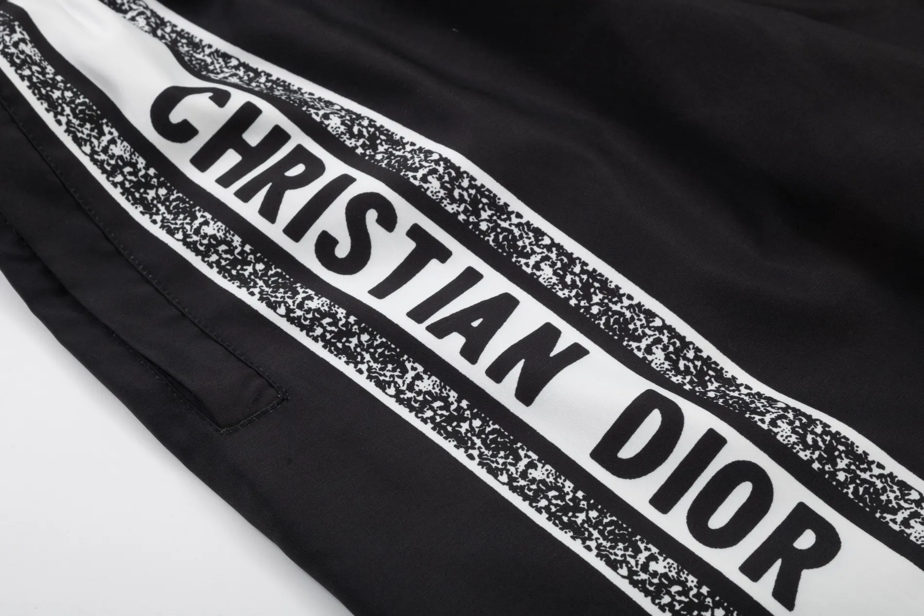 【2026】【DIOR  公式旗艦店】ディオール   ショートパンツ  ご好評に付き再入荷！