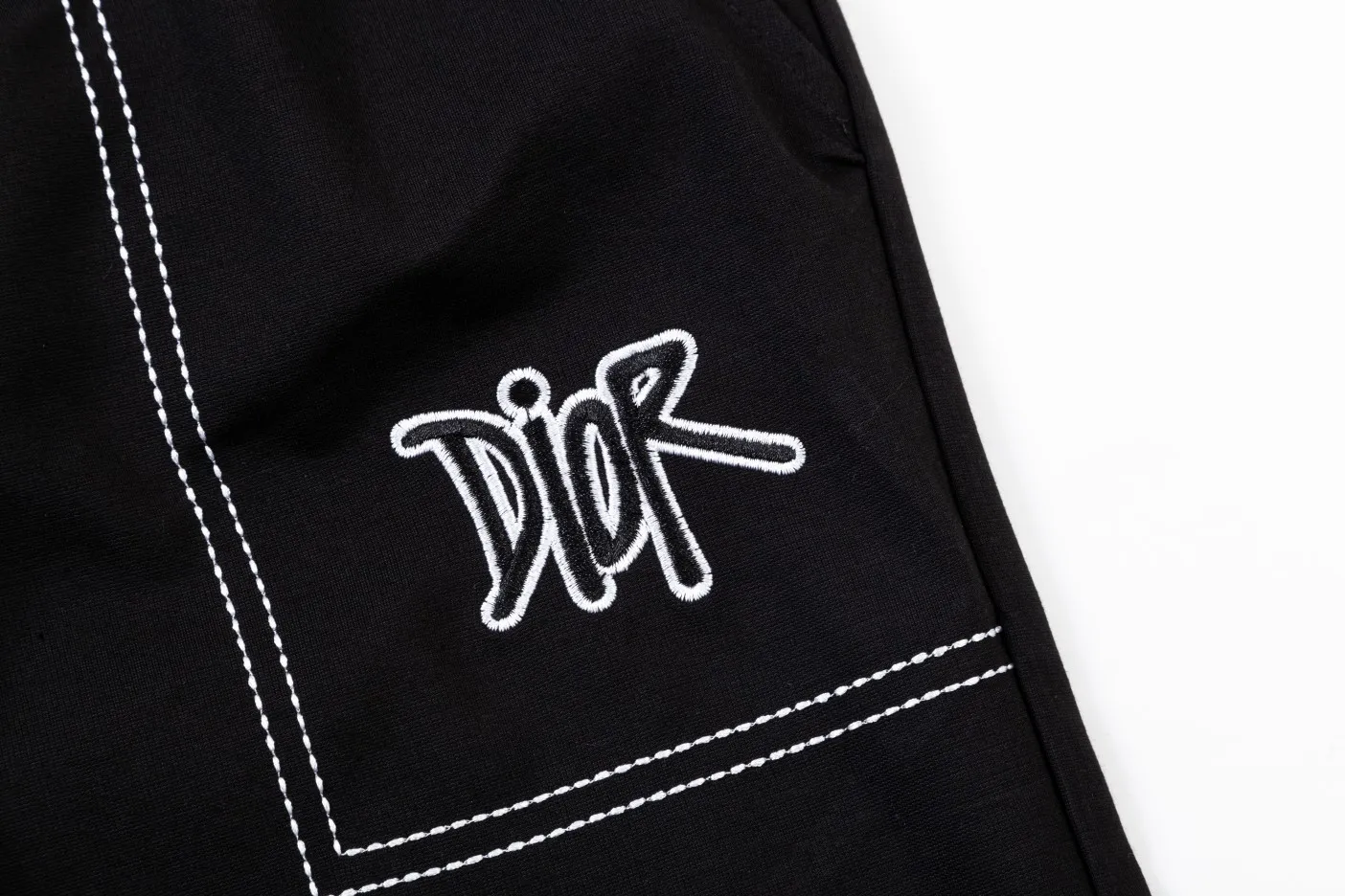 【2026】【DIOR  公式旗艦店】ディオール   ショートパンツ  ご好評に付き再入荷！