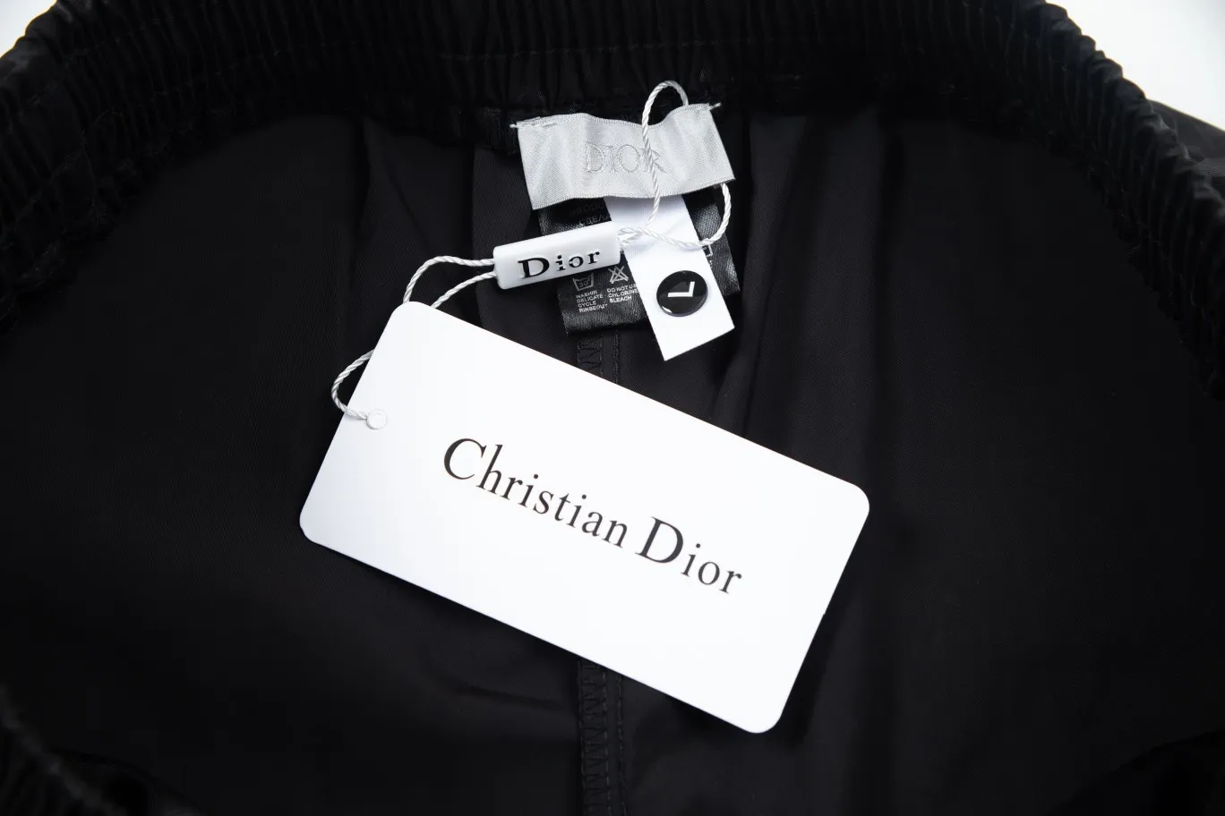 【2026】【DIOR  公式旗艦店】ディオール   ショートパンツ  ご好評に付き再入荷！