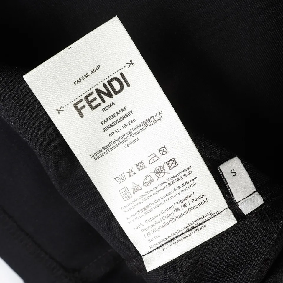 【2026】【FENDI公式旗艦店】フェンディ  Tシャツ ご好評に付き再入荷！