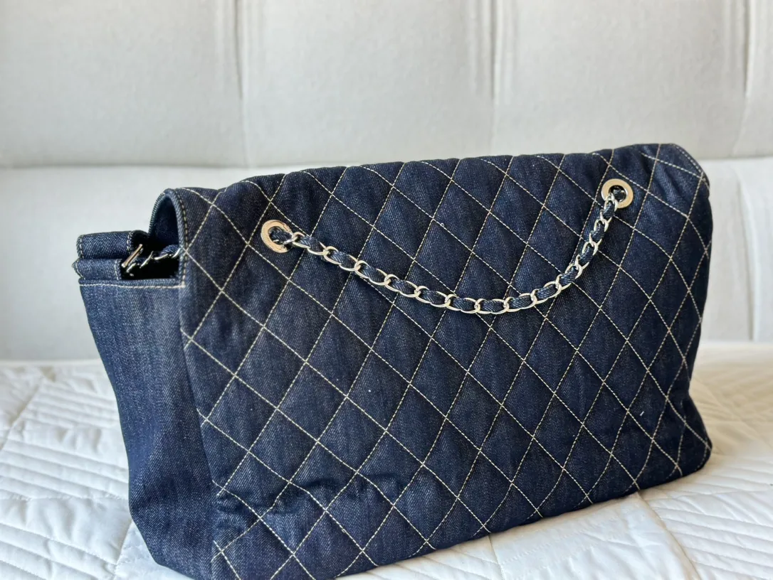 【2026】【CHANEL  公式旗艦店】シャネル   ハンドバッグ  当日出荷 好評に付き再入荷！42*34CM