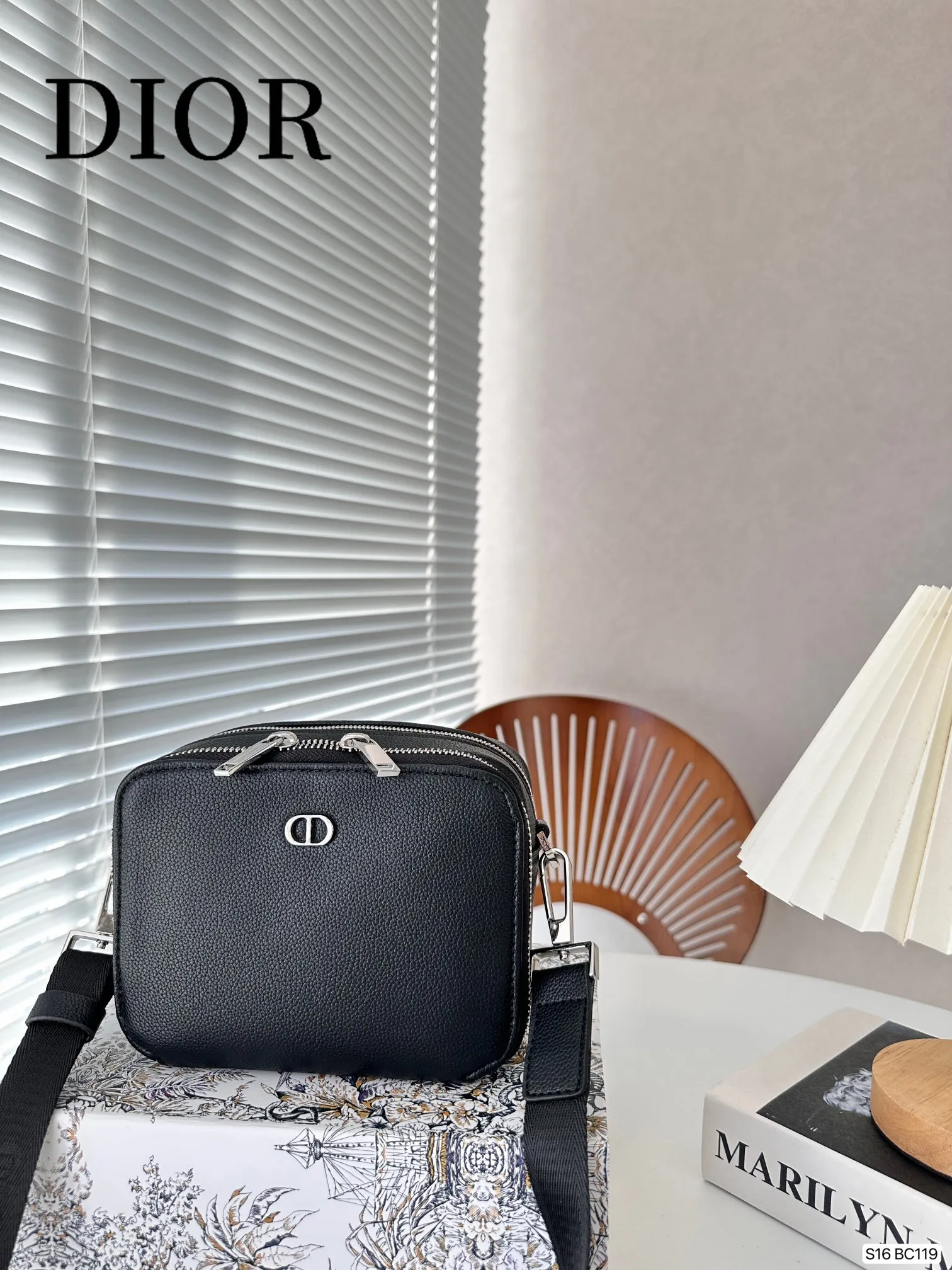 【2026】【DIOR公式旗艦店】ディオール  斜めがけバッグ 当日出荷 好評に付き再入荷！17*13CM
