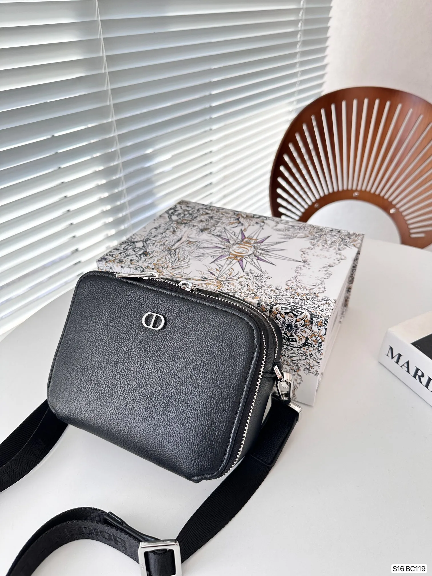 【2026】【DIOR公式旗艦店】ディオール  斜めがけバッグ 当日出荷 好評に付き再入荷！17*13CM