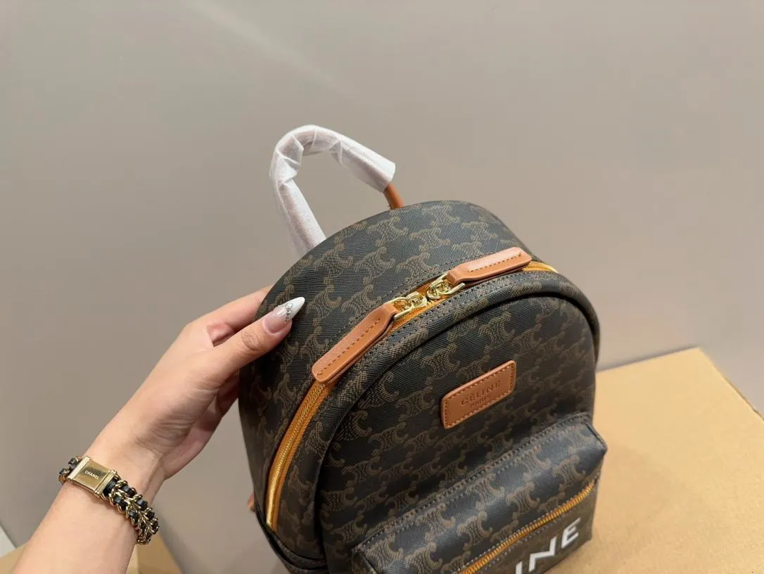 【2026】【CELINE 公式旗艦店】セリーヌ リュックサック当日出荷 好評に付き再入荷！26*32CM