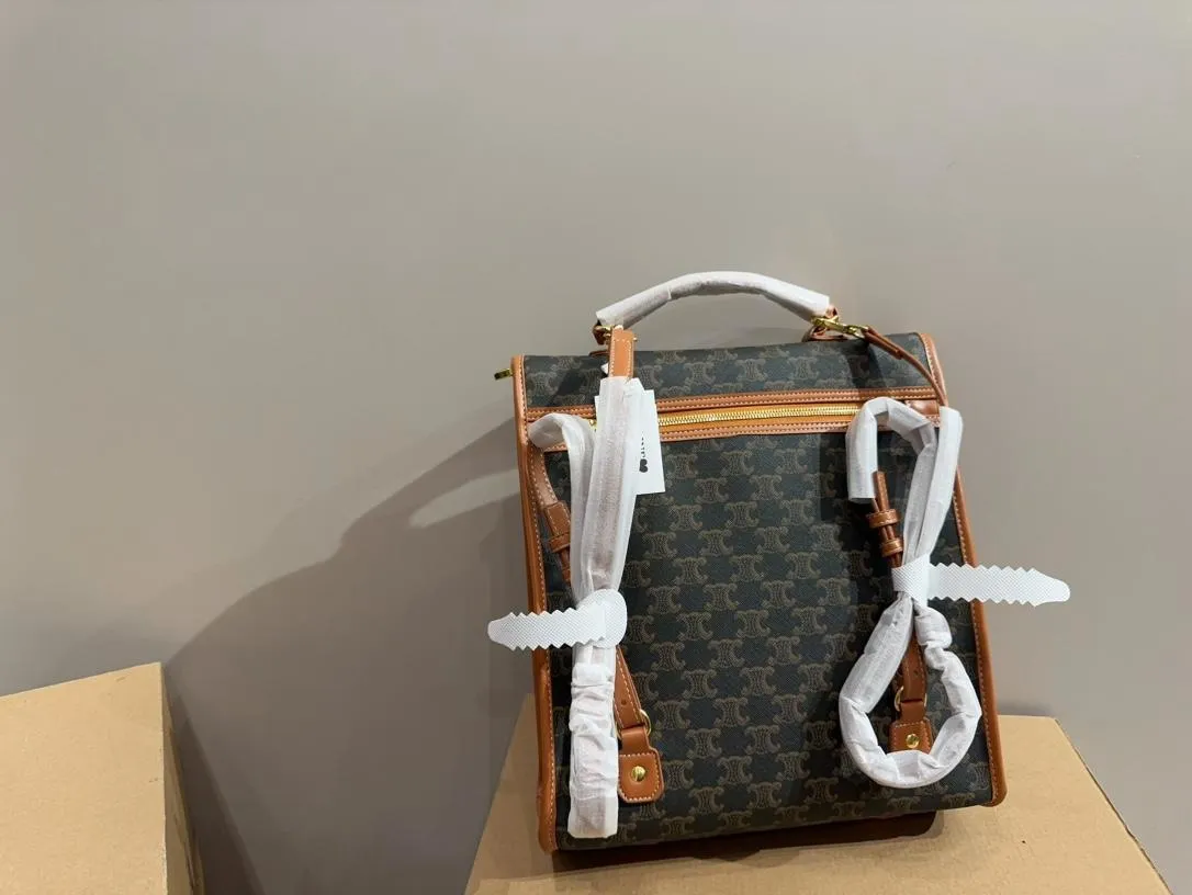【2026】【CELINE 公式旗艦店】セリーヌ リュックサック当日出荷 好評に付き再入荷！29*32CM