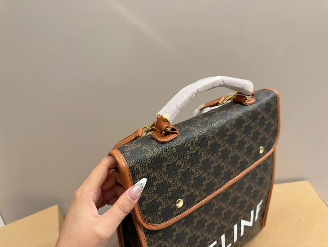 【2026】【CELINE 公式旗艦店】セリーヌ リュックサック当日出荷 好評に付き再入荷！29*32CM