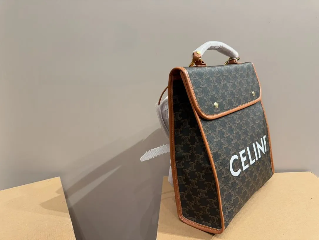 【2026】【CELINE 公式旗艦店】セリーヌ リュックサック当日出荷 好評に付き再入荷！29*32CM