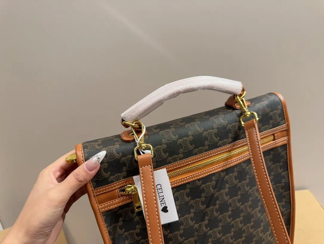 【2026】【CELINE 公式旗艦店】セリーヌ リュックサック当日出荷 好評に付き再入荷！29*32CM