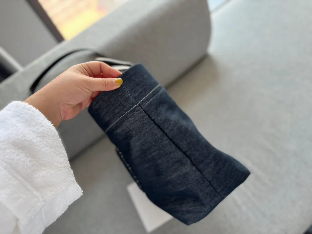 【2026】【CHANEL  公式旗艦店】シャネル   ハンドバッグ  当日出荷 好評に付き再入荷！36*30CM
