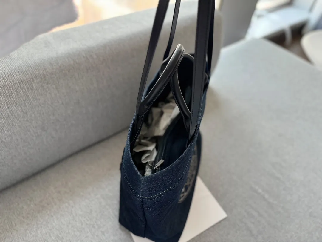 【2026】【CHANEL  公式旗艦店】シャネル   ハンドバッグ  当日出荷 好評に付き再入荷！36*30CM