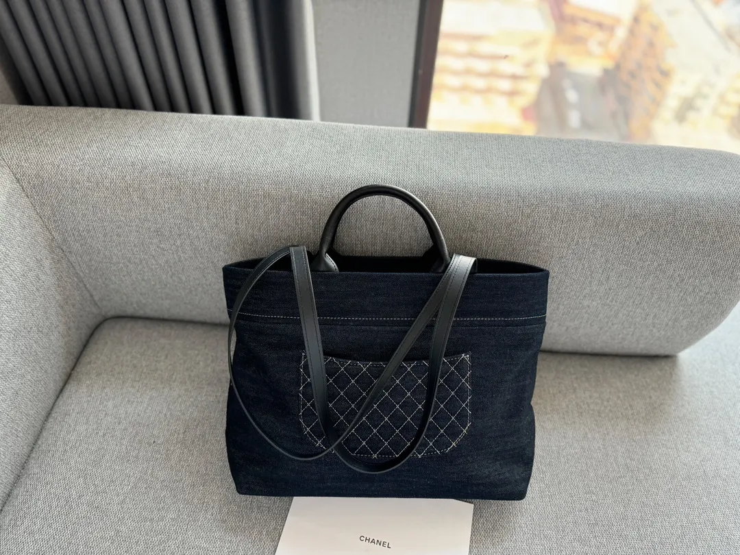 【2026】【CHANEL  公式旗艦店】シャネル   ハンドバッグ  当日出荷 好評に付き再入荷！36*30CM
