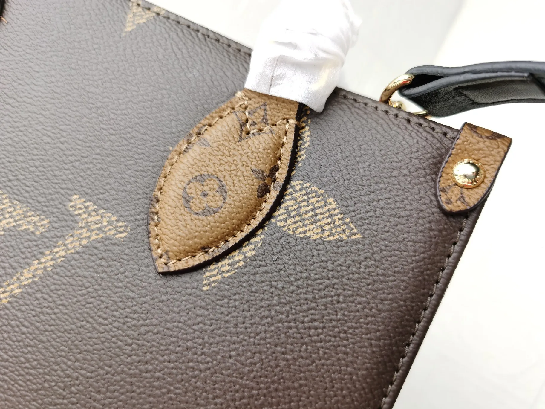 【2026】【LOUIS VUITTON 公式旗艦店】ルイヴィトン  斜めがけバッグ当日出荷 好評に付き再入荷！25CM