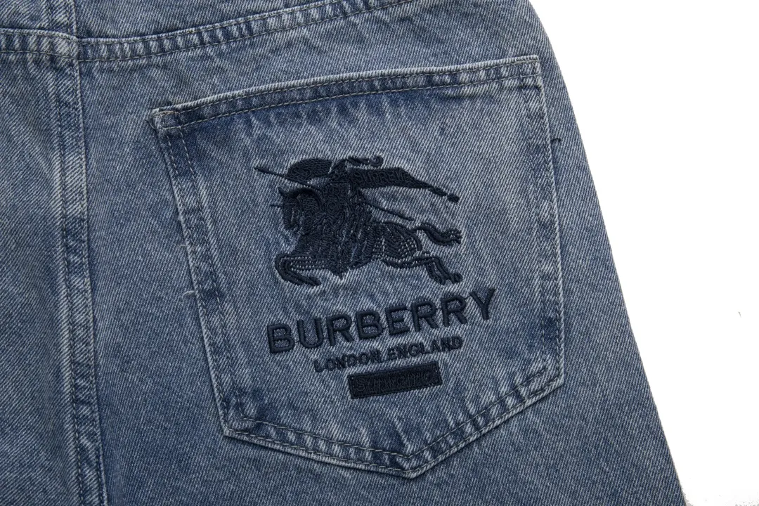 【2026】【BURBERRY 公式旗艦店】バーバリー   ジーパン  ご好評に付き再入荷！