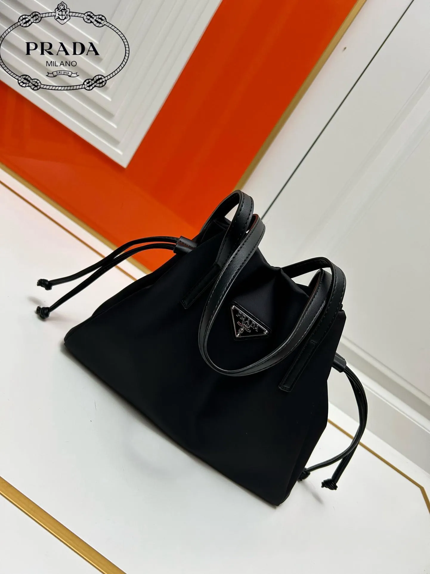 【2026】【PRADA  公式旗艦店】プラダ   ハンドバッグ  当日出荷 好評に付き再入荷！28*22*8CM
