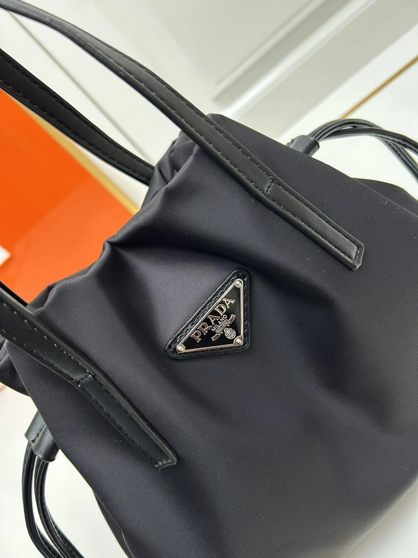 【2026】【PRADA  公式旗艦店】プラダ   ハンドバッグ  当日出荷 好評に付き再入荷！28*22*8CM